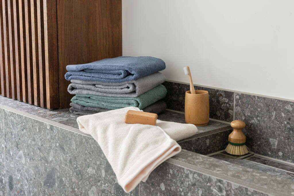 Ukiyo Sakura AWARE™ 500 gsm bath towel 70 x 140cm - Image 6